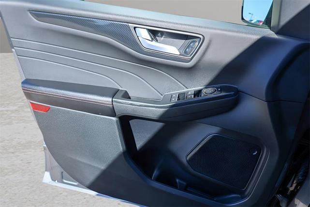 Photo of 2024 Carbonized Gray Metallic Ford Escape