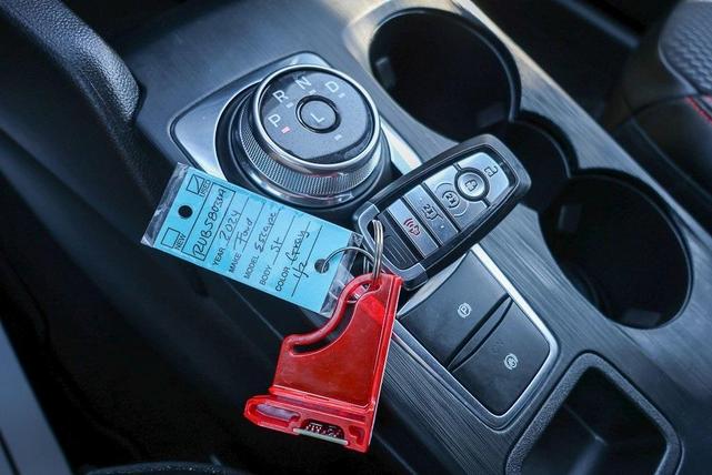 Photo of 2024 Carbonized Gray Metallic Ford Escape