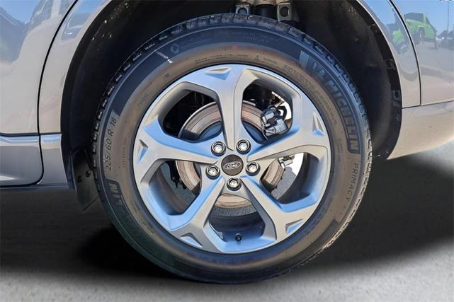 Photo of 2024 Carbonized Gray Metallic Ford Escape