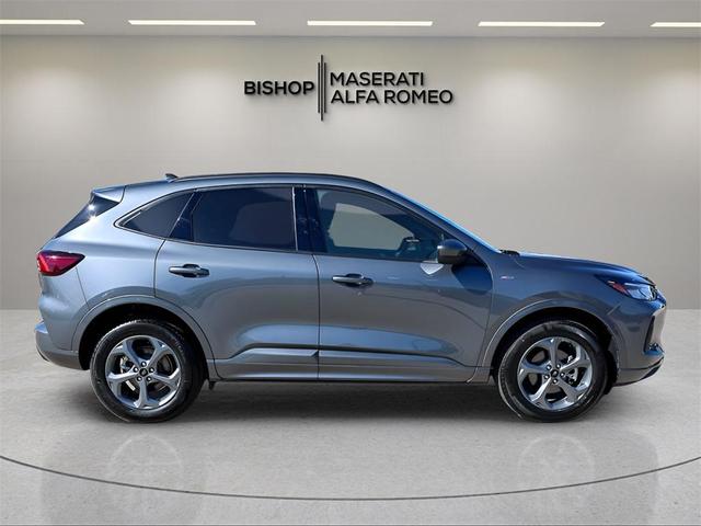 Photo of 2024 Carbonized Gray Metallic Ford Escape