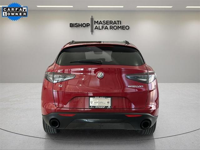 Photo of 2024 Rosso Alfa Romeo Stelvio