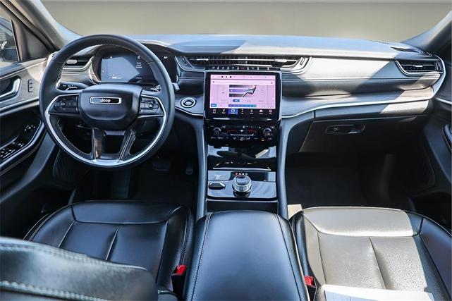Photo of 2024 Silver Zynith Jeep Grand Cherokee