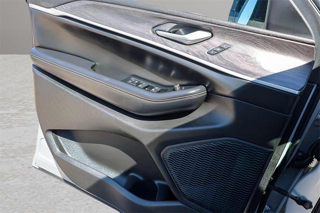 Photo of 2024 Silver Zynith Jeep Grand Cherokee