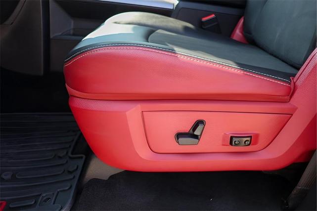 Photo of 2017 Granite Crystal Clearcoat Metallic RAM 1500