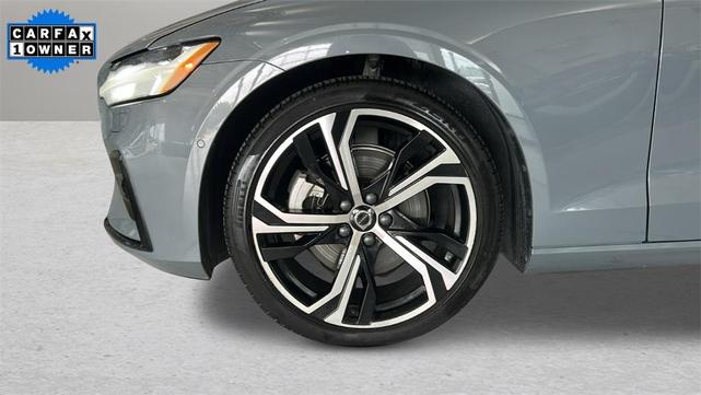 Photo of 2024 Thunder Gray Metallic Volvo S60