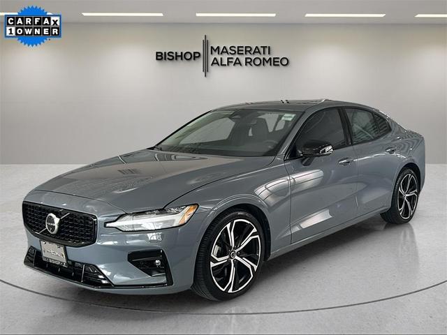 Photo of 2024 Thunder Gray Metallic Volvo S60