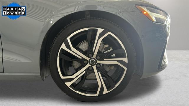 Photo of 2024 Thunder Gray Metallic Volvo S60