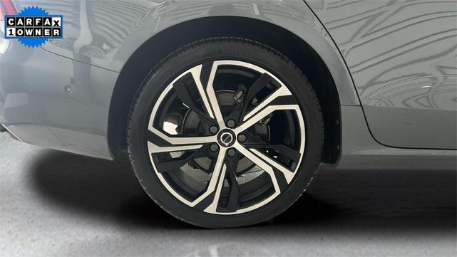 Photo of 2024 Thunder Gray Metallic Volvo S60