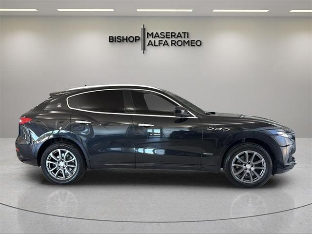 Photo of 2018 Nero Ribelle Mica Maserati Levante