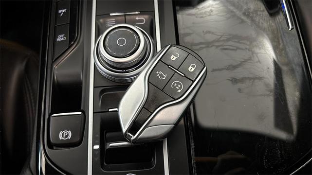 Photo of 2018 Nero Ribelle Mica Maserati Levante
