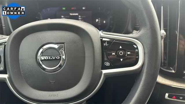 Photo of 2022 Fusion Red Metallic Volvo XC60