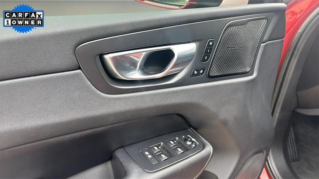 Photo of 2022 Fusion Red Metallic Volvo XC60