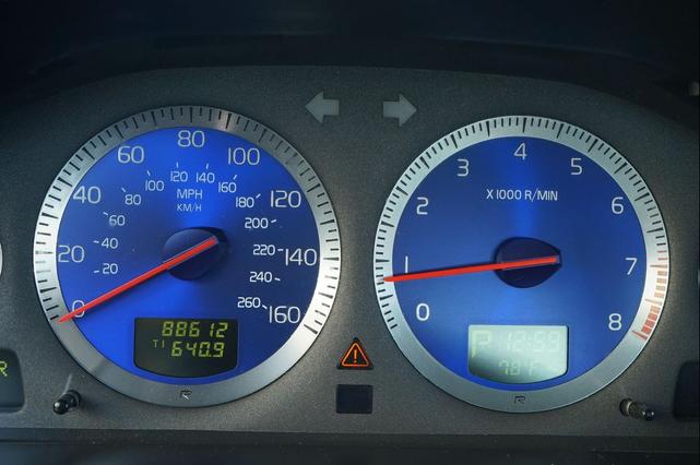 Photo of 2006 Electric Silver Metallic Volvo S60