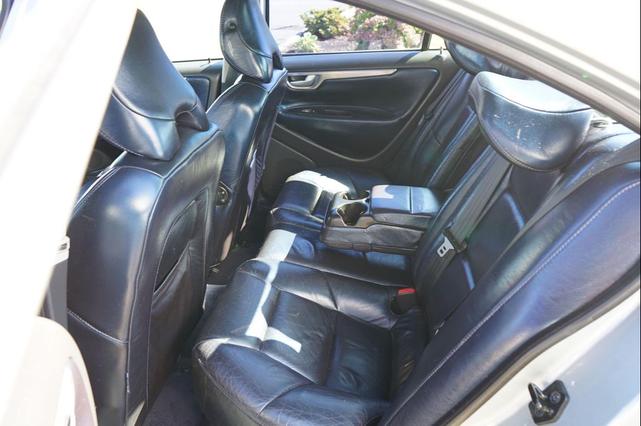 Photo of 2006 Electric Silver Metallic Volvo S60