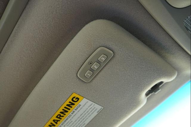 Photo of 2006 Electric Silver Metallic Volvo S60