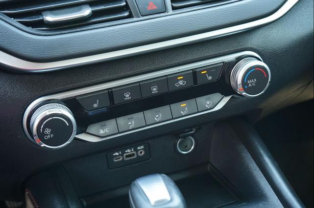 Photo of 2022 Pearl White Tricoat Nissan Altima