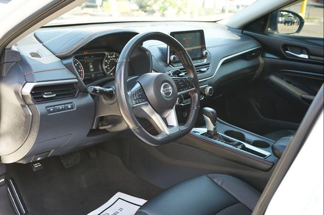 Photo of 2022 Pearl White Tricoat Nissan Altima
