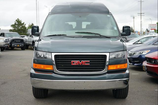 Photo of 2017 gray GMC Savana 2500