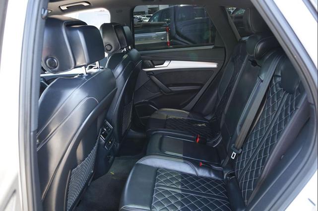 Photo of 2018 Florett Silver Metallic Audi SQ5