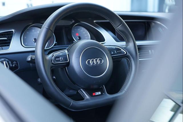Photo of 2014 black Audi S5