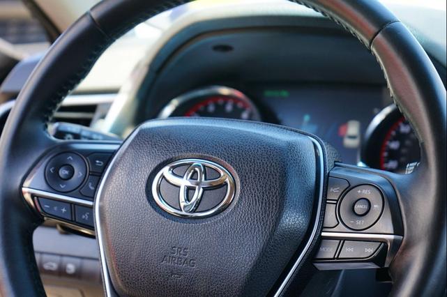 Photo of 2018 Midnight Black Metallic Toyota Camry