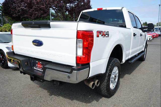 Photo of 2017 Oxford White Ford F-250