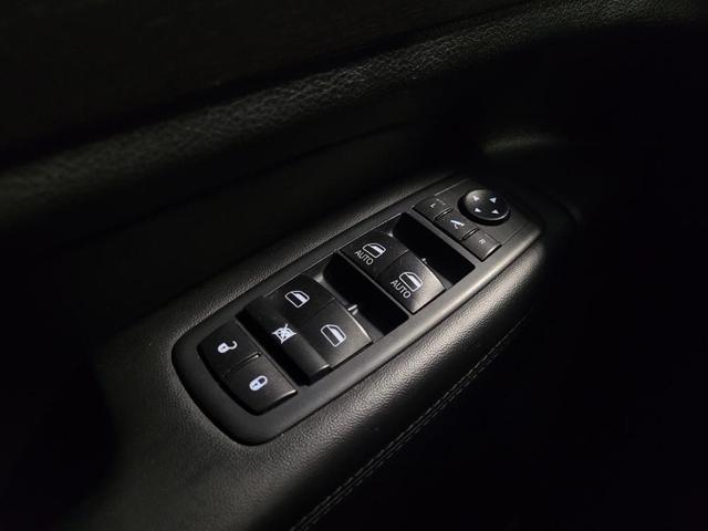 Photo of 2015 Brilliant Black Crystal Pearlcoat Jeep Grand Cherokee