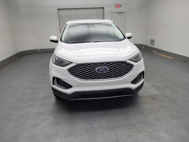 Photo of 2023 White Ford Edge