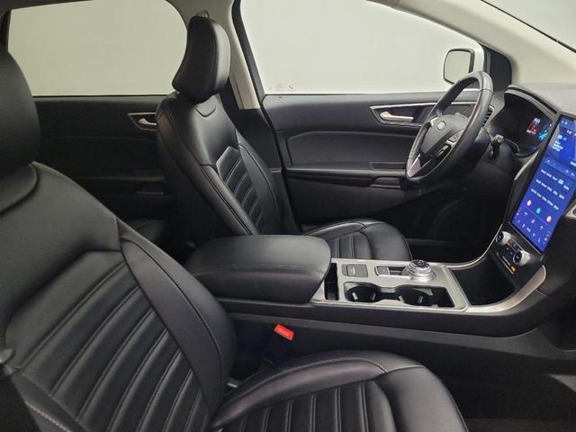 Photo of 2023 White Ford Edge
