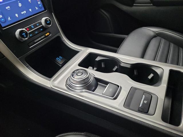 Photo of 2023 White Ford Edge