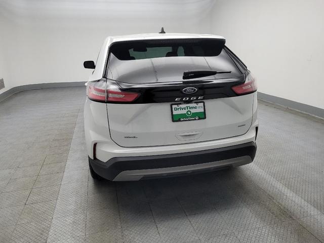 Photo of 2023 White Ford Edge
