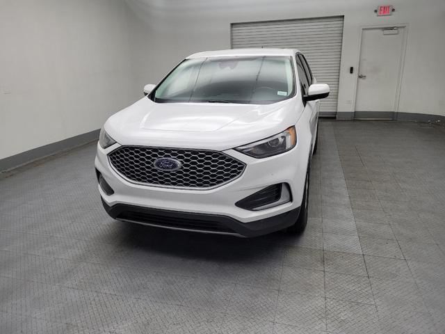 Photo of 2023 White Ford Edge
