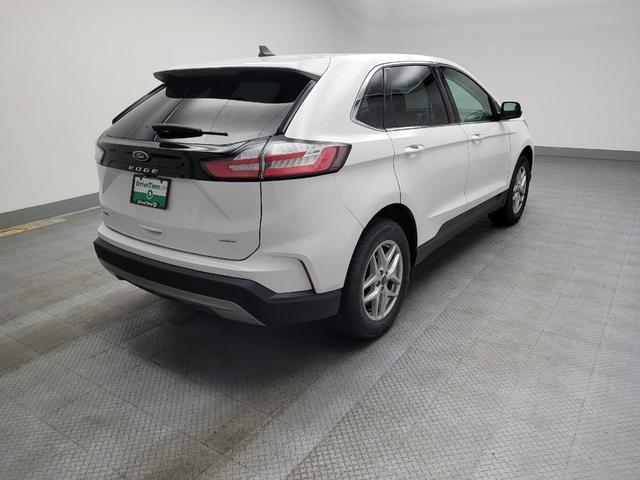 Photo of 2023 White Ford Edge