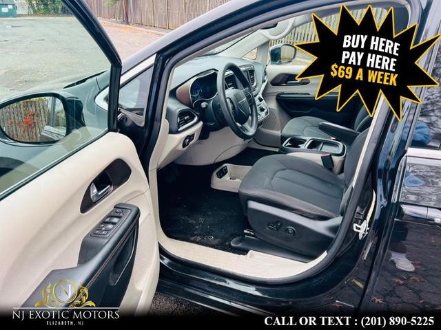 Photo of 2018 Black Chrysler Pacifica