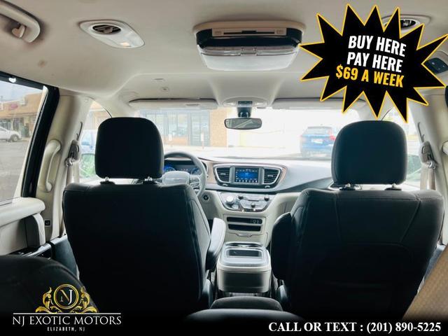 Photo of 2018 Black Chrysler Pacifica