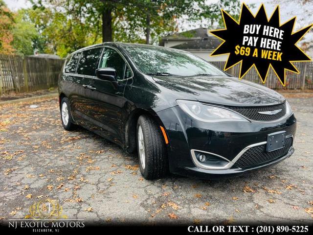Photo of 2018 Black Chrysler Pacifica