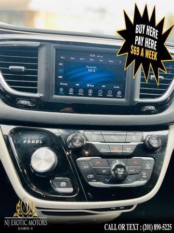 Photo of 2018 Black Chrysler Pacifica
