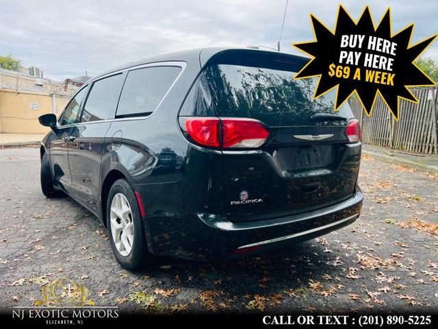 Photo of 2018 Black Chrysler Pacifica