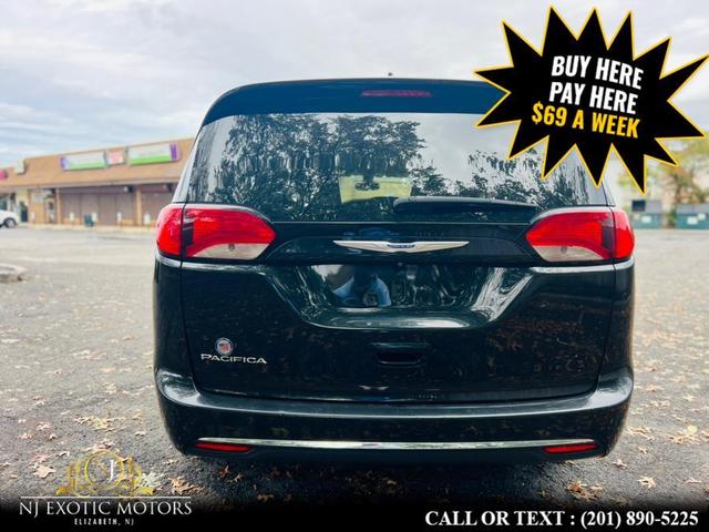 Photo of 2018 Black Chrysler Pacifica