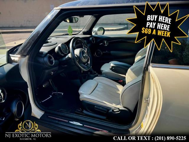 Photo of 2015 White MINI Hardtop