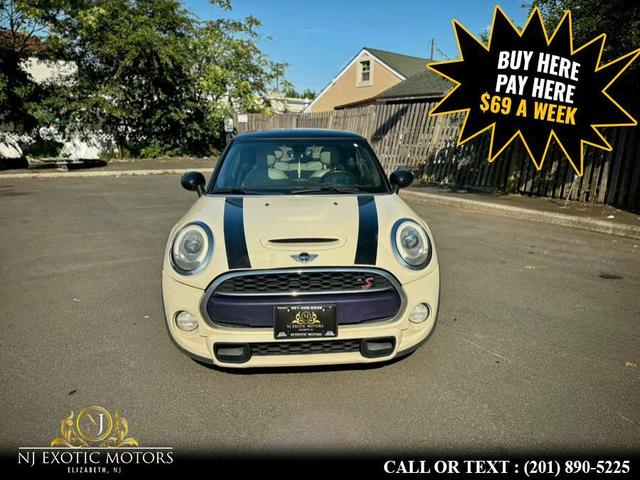 Photo of 2015 White MINI Hardtop