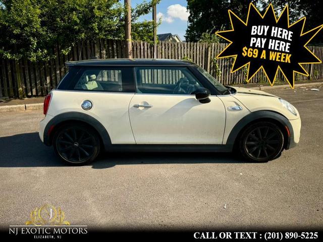 Photo of 2015 White MINI Hardtop
