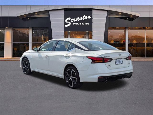 Photo of 2025 Pearl White Tricoat Nissan Altima