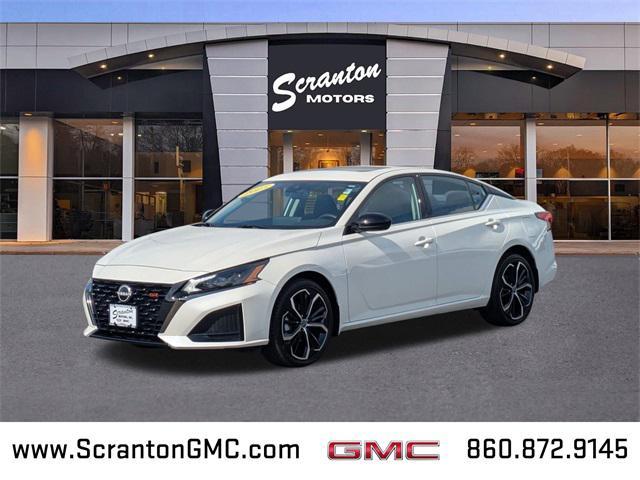 Photo of 2025 Pearl White Tricoat Nissan Altima