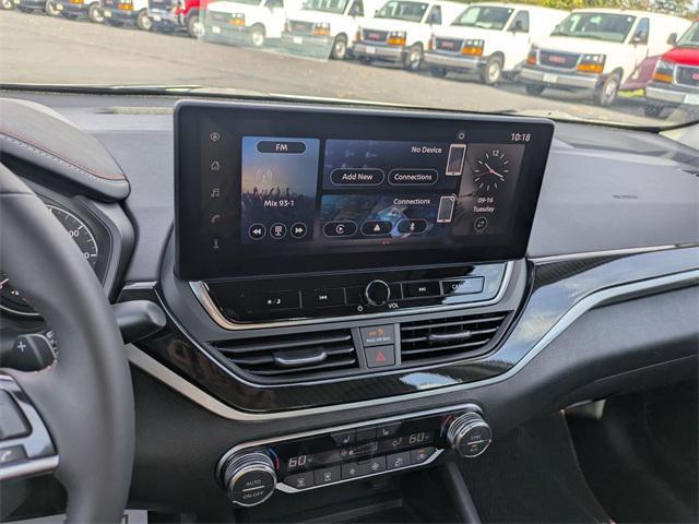 Photo of 2025 Pearl White Tricoat Nissan Altima