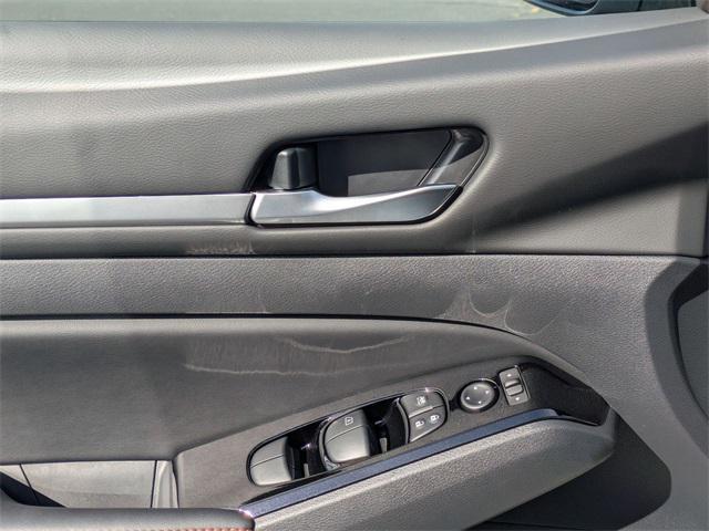 Photo of 2025 Pearl White Tricoat Nissan Altima