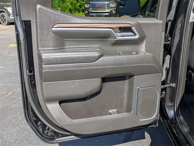 Photo of 2022 Black Chevrolet Silverado 1500
