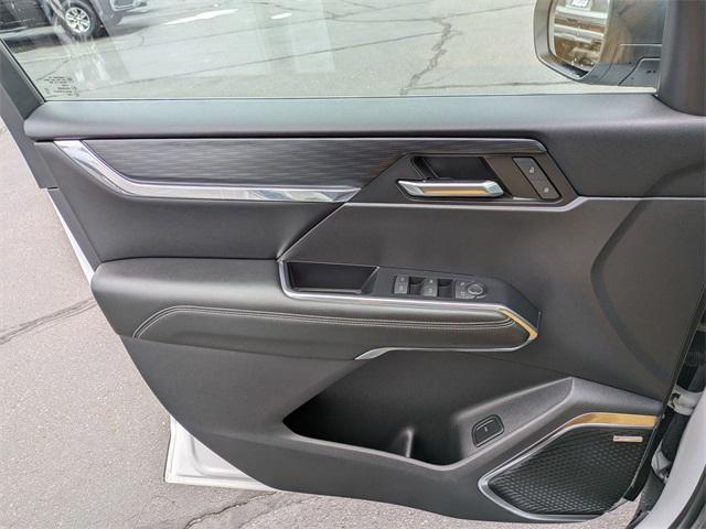 Photo of 2024 Summit White GMC Acadia