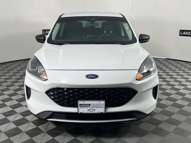 Photo of 2022 Oxford White Ford Escape