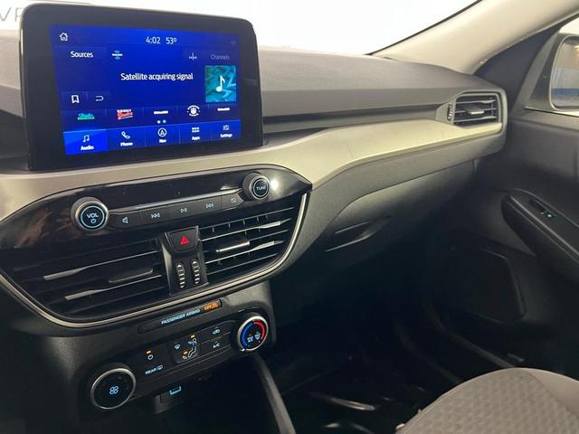 Photo of 2022 Oxford White Ford Escape
